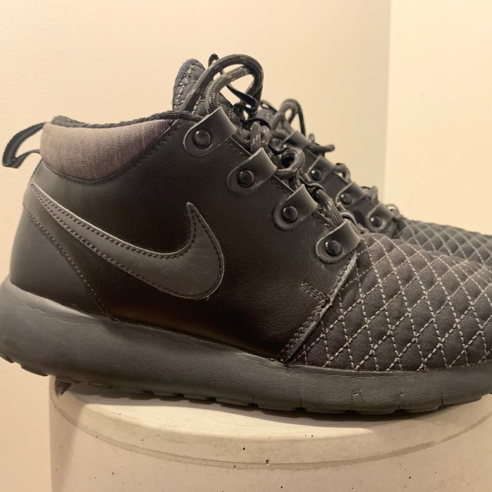 Nike Roshe One Mid Winter Kids' Shoe Black/Grey 807575-002 (6.5Y) - Picture 3 of 5